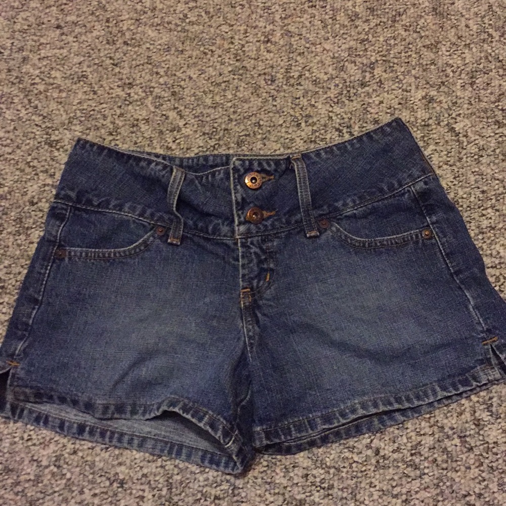 Lei Vintage Shorts • 3